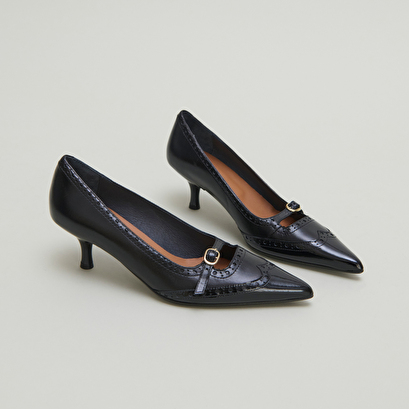 Escarpins &agrave; brides et d&eacute;tails perfor&eacute;s..... in black patent and black leather | dalta