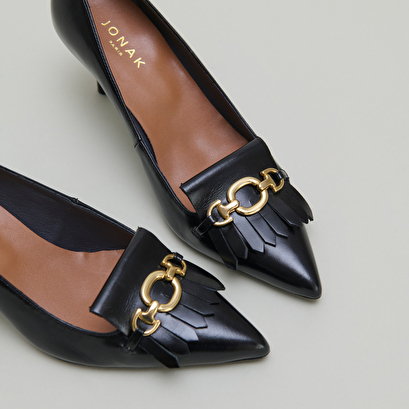 Pumps with gold bits black