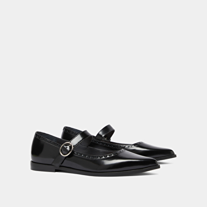 Ballet flats with pointed toes in black glazed leather | demia