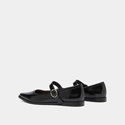 Ballet flats with pointed toes in black glazed leather | demia