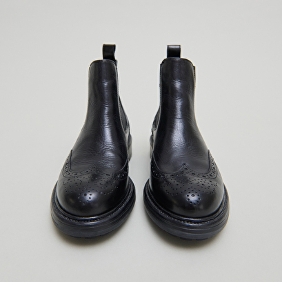 Boots &agrave; semelles crant&eacute;es in black leather | celia