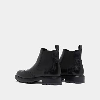 Boots &agrave; semelles crant&eacute;es in black leather | celia
