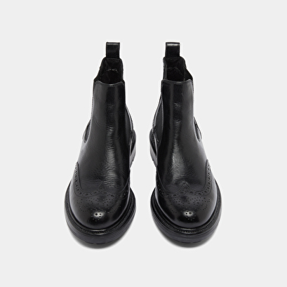 Boots &agrave; semelles crant&eacute;es in black leather | celia