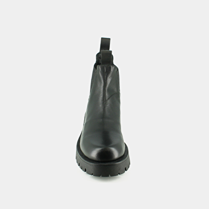 Boots &agrave; semelles crant&eacute;es in black leather | roche