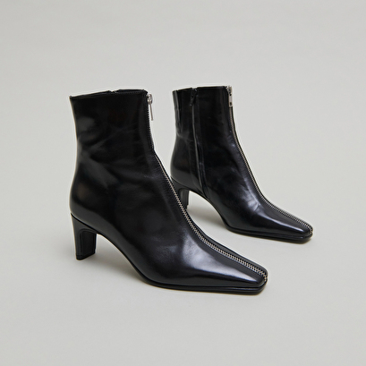 Bottines &agrave; talons et fermetures &eacute;clairs ... in black leather | danza