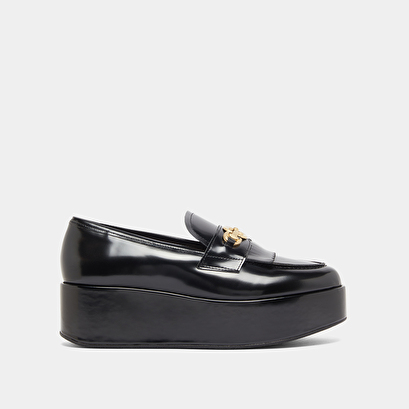 Mocassins &agrave; boucles dor&eacute;es in black glazed leather | delphes