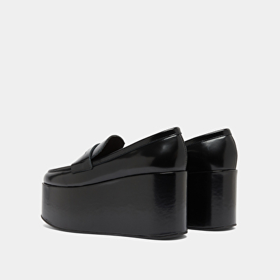 Mocassins &agrave; plateformes in black glazed leather | dopo
