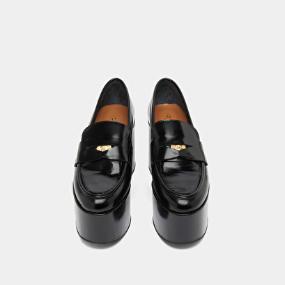 Mocassins &agrave; plateformes in black glazed leather | dopo