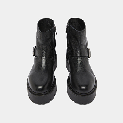 Boots &agrave; semelles crant&eacute;es et boucles in black grained leather | rana