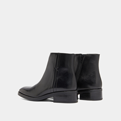 Lowboots with elastics in black leather | gab