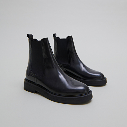 Boots &agrave; bouts ronds in grey glazed leather | agen