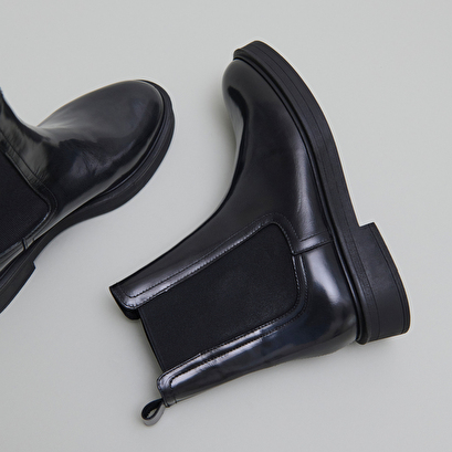 Boots &agrave; bouts ronds in grey glazed leather | agen