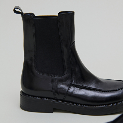 Boots &agrave; &eacute;lastiques larges in black leather | allan