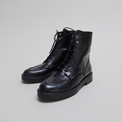 Boots &agrave; lacets in black leather | alida