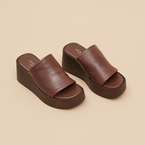 Wedge mules in dark brown leather | EUGENE