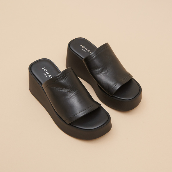 Wedge mules in black leather | EUGENE