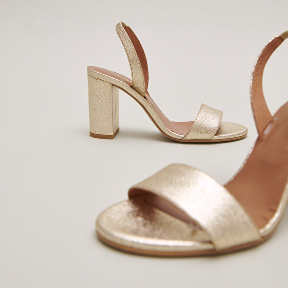 Heeled sandals in platinum metallic textile | DIDUS