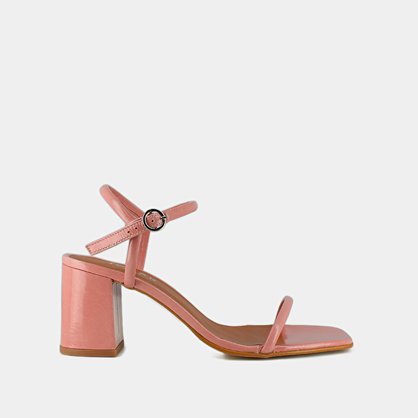 Sandals with thin straps in pink pleated patent | VEDETTE