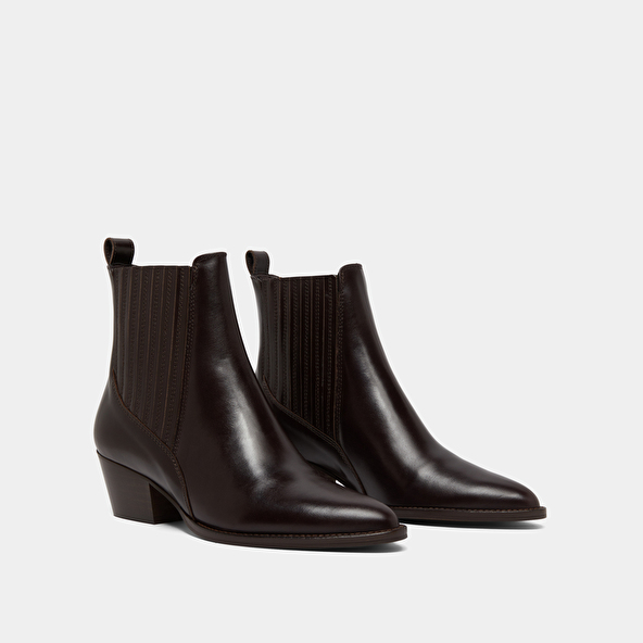 Boots à petits talons biseautés et élastiques in dark brown leather | BAILEY