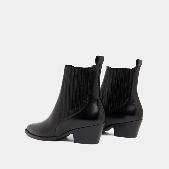 Lowboots with small beveled heels and elastics in black leather | BAILEY