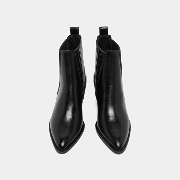 Lowboots with small beveled heels and elastics in black leather | BAILEY