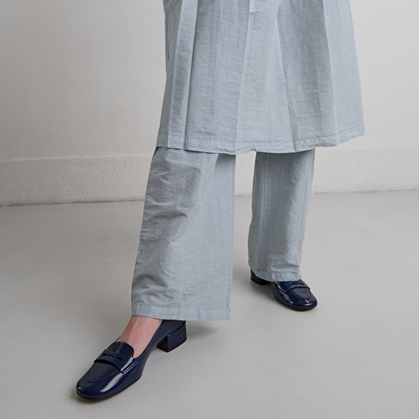 Mocassins à petits talons in blue pleated patent | BERNIE