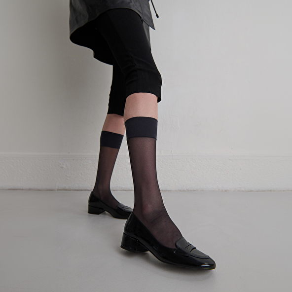 Mocassins à petits talons in black pleated patent | BERNIE