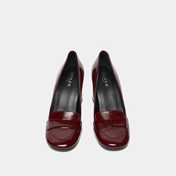 Mocassins &agrave; talons et bouts carr&eacute;s in burgundy pleated patent | BISE