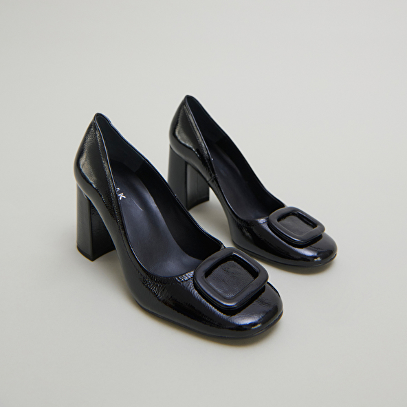 Escarpins avec boucles in black pleated patent | BISOU