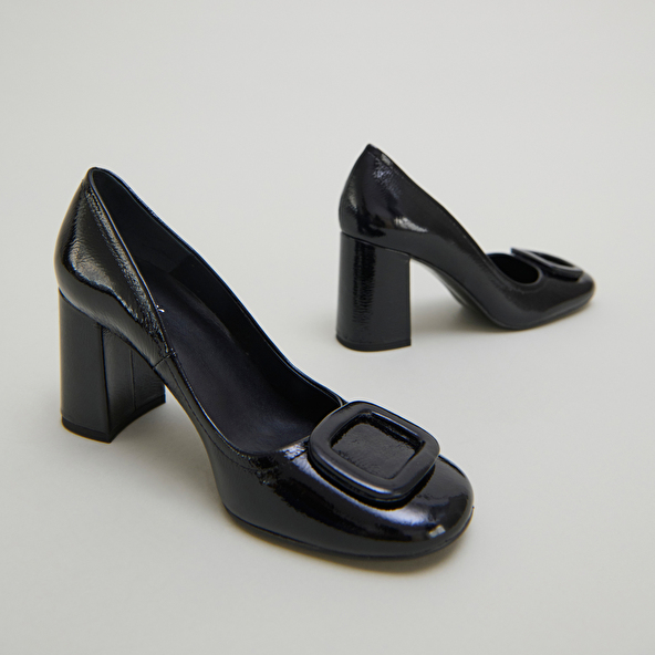 Escarpins avec boucles in black pleated patent | BISOU