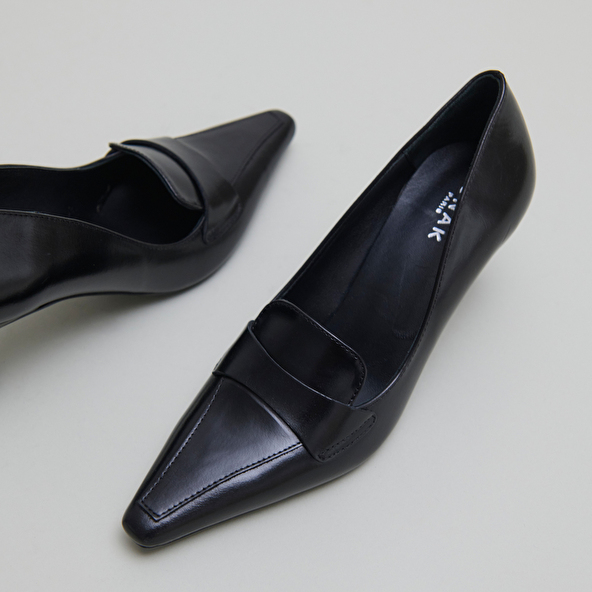 Escarpins à pattes in black leather | BLONDIE