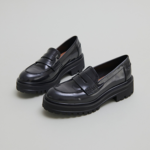 Loafers with notched soles in grey patinated leather | ALFI