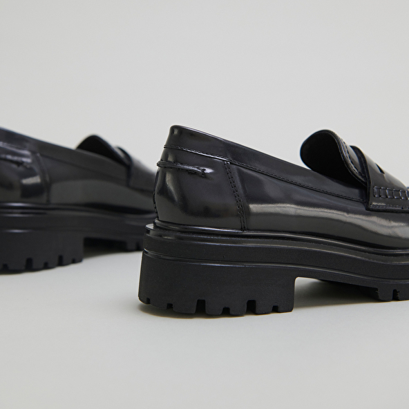 Loafers with notched soles in grey patinated leather | ALFI