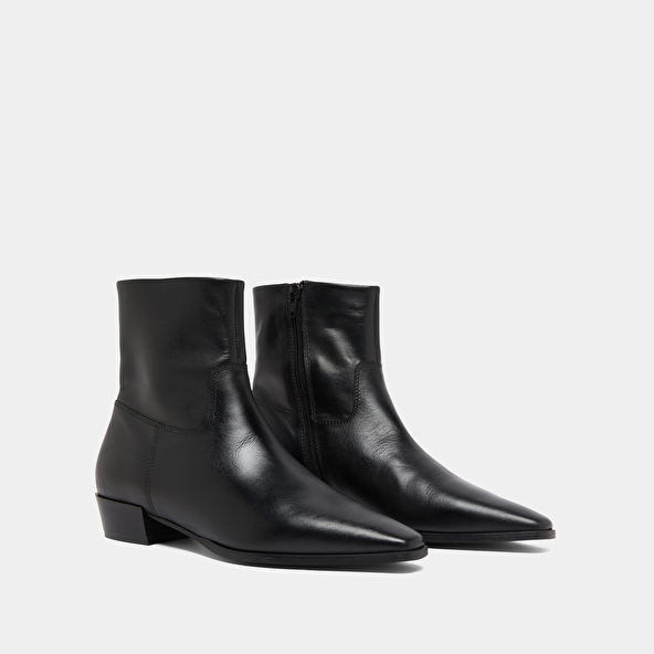 Boots à bouts pointus in black leather | PACHA
