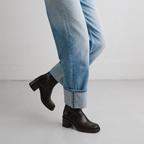 Boots à talons in brown patinated leather | PANDA