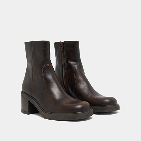 Boots à talons in brown patinated leather | PANDA