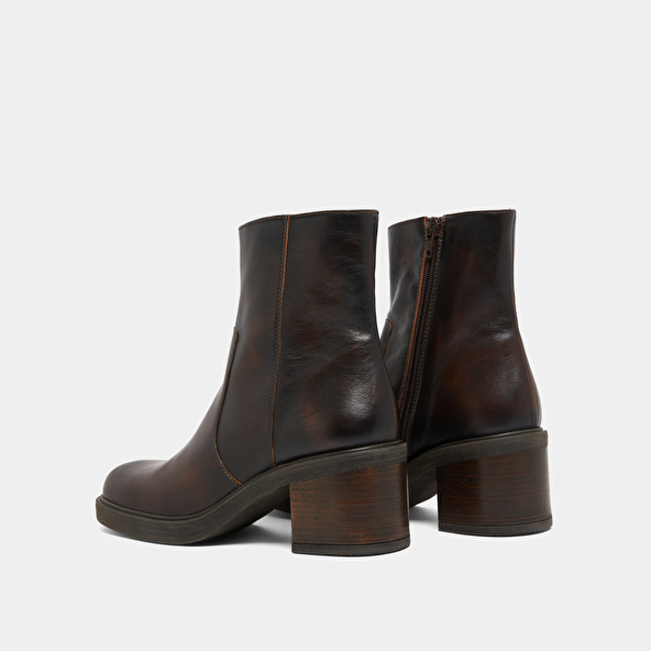 Boots à talons in brown patinated leather | PANDA