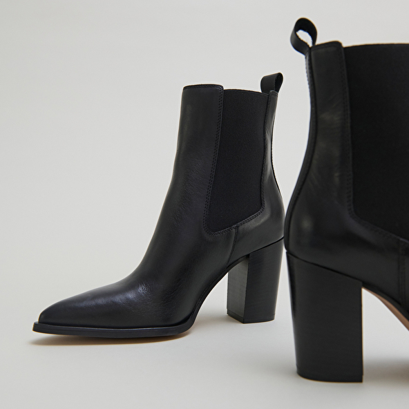 Bottines à talons et élastiques in black leather | PEPITA