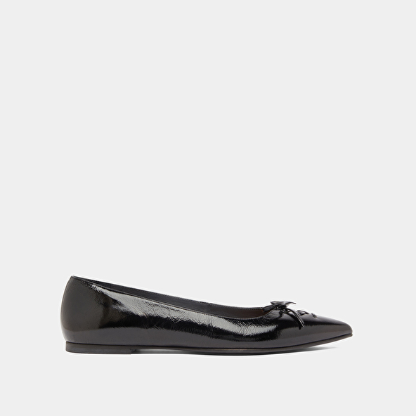 Ballerines lacées à bouts pointus in black shiny leather | DAMY