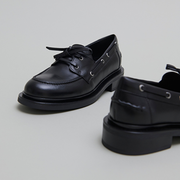 Derbies &agrave; lacets &eacute;pais in black leather | PAOLO