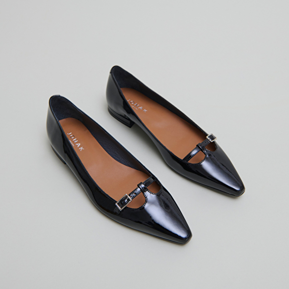 Ballerines à bouts pointus et boucles aj... in black patent | dante