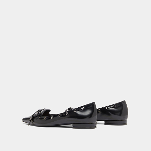 Ballerines à lacets in black glazed leather | DYNAMO