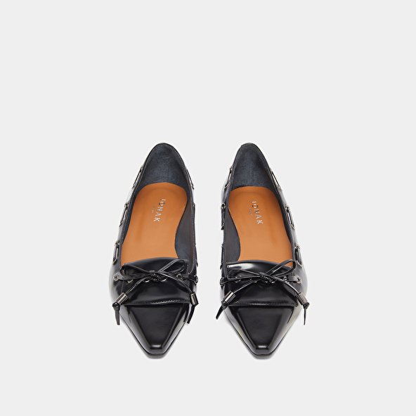 Ballerines à lacets in black glazed leather | DYNAMO