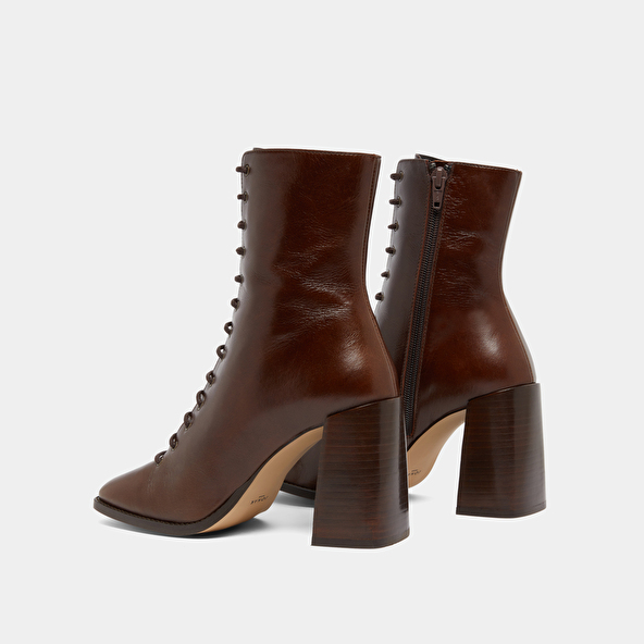 Bottines à talons lacées in brown distressed leather | VANDELLE