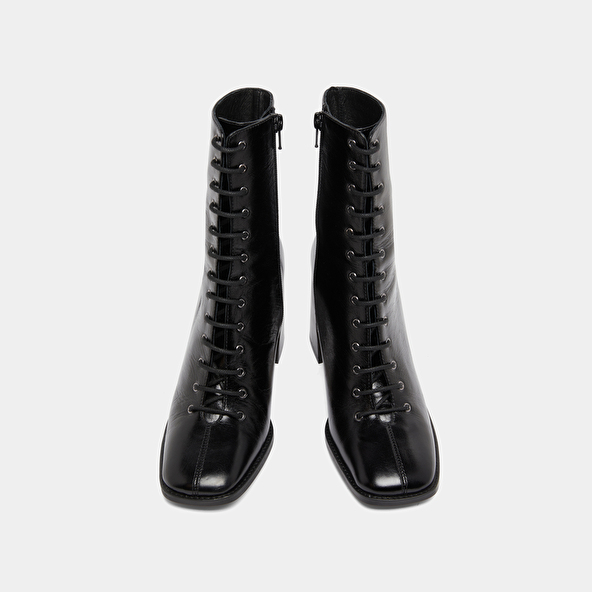 Bottines à talons lacées in black distressed leather | VANDELLE