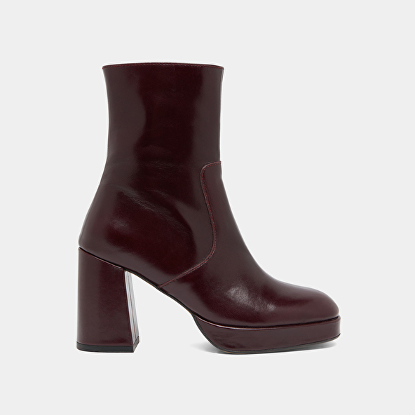 Heeled ankle boots with square toes in burgundy leather | VESNA