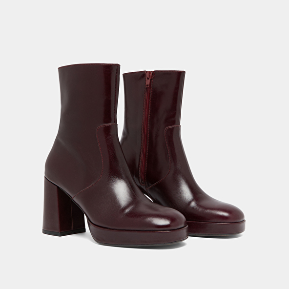 Heeled ankle boots with square toes in burgundy leather | VESNA
