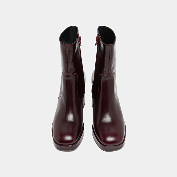 Heeled ankle boots with square toes in burgundy leather | VESNA