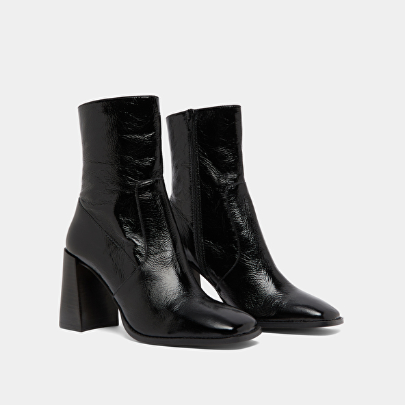 Heeled ankle boots with square toes in black shiny leather | VIDAL