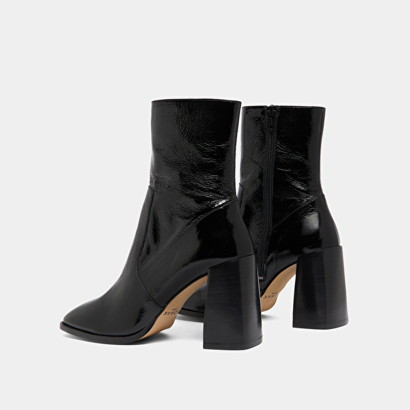 Heeled ankle boots with square toes in black shiny leather | VIDAL